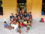 Volunteer with children in Fiji