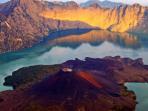 Trekking Mount Rinjani, Indonesia