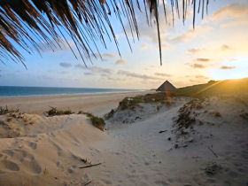 Kenya beach accommodation, Kiwayu Island