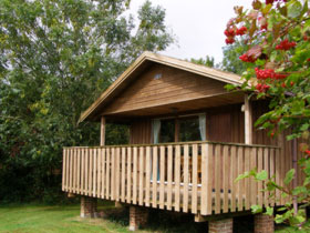 Nuthatch and Honeysuckle lodges have enclosed verandas, so small children (or dogs) can't wander off