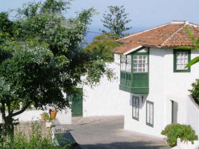Tenerife villa holidays, sleeps 8 people