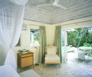 Mustique Island luxury accommodation_sea front bedroom