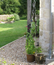 Self catering farm cottage, Loire Valley_courtyard