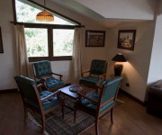 India jungle lodge_table