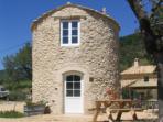 Windmill accommodation in Provence