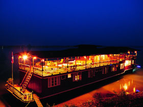 Mekong cruise in Laos