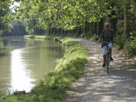 Cycling holiday in Burgundy, France