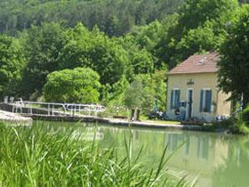 Cycling holiday in Burgundy, France