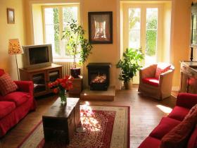 Cosy lounge with stove, Wi-Fi & UK Television