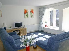 Old School 11 apartment lounge