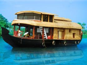 Backwaters house boat cruise in Kerala, India