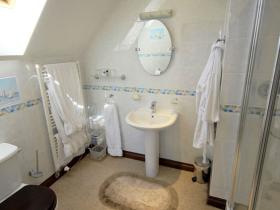 West Bedroom en-suite with power shower