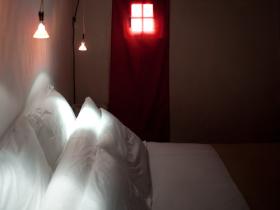 The double room at Sobreira, with the old-style small window and the new-style economical bed-lamps.