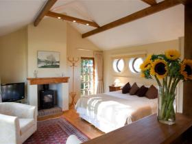 The Avon Bedroom