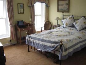 Master bedroom - Aldeburgh