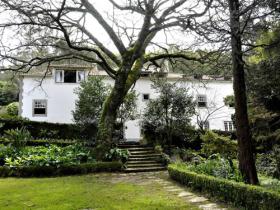Sintra Mountains eco hostel B&B, Portugal