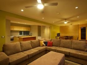 Relax inside and make the most of the fully equipped kitchen