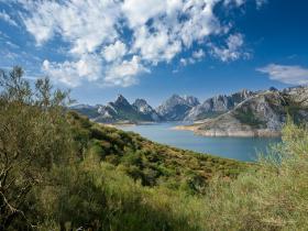 Lake of Riano