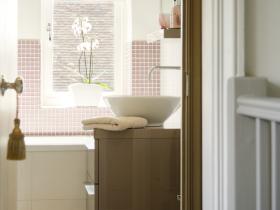 The Sports Room - Ensuite (hand held shower)