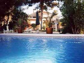 Hotel & Pool