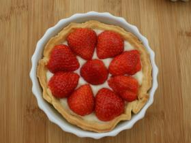 strawberry tart with vegetarian pastry