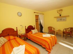 Apartment with balcony, Pensi�n Candelaria