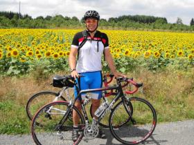 Auberge guest, bikes and a tournesol field.