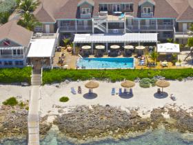 Pool & Beach
