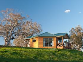 Tasmania working sheep farmstay accommodation