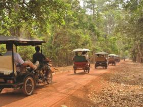 Tuk Tuk ride to the temples of Angkor