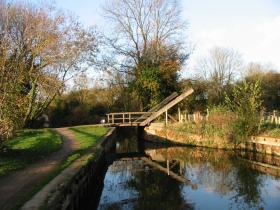 Lift bridge on the Oxford canal