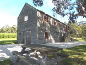 Kettering vineyard accommodation in Tasmania