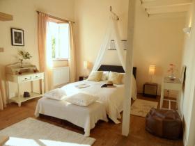 Calm and tranquillity in La P'tite Maison's bedroom