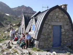 The tiny Packe refuge in the Neouvielle Nature Reserve