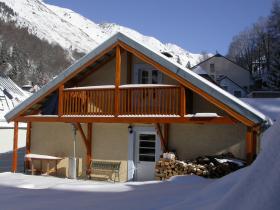 Chalet and garden with mountain views