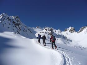Ski touring up to the Pas de la Crabe