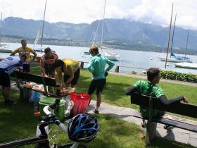 The tour takes place on easy terrain.