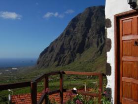 Views to the sea and to the cliff.