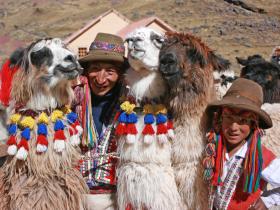 Cordillera Vilcanota high altitude lodge trek, Peru