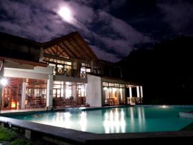 Magnolia House at night