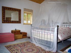 Fresh & romantic large room in the barn, 1 double bed & 2 singles