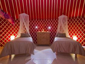1 twin bed area