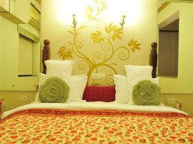 INSIDE ROOM VIEW