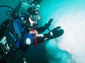 Antarctic diving expedition