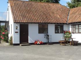 Eaton Bray holiday cottage, Chilterns, England