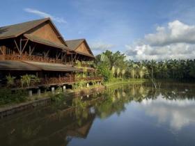 Riverside lodge Borneo