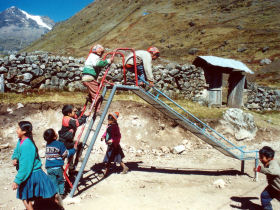 Volunteer with children in Ecuador