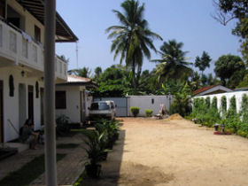 Volunteer with orphans in Sri Lanka
