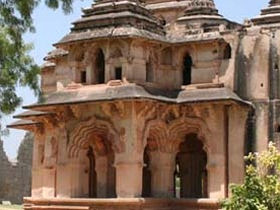 Southern India luxury train tour & beach holiday