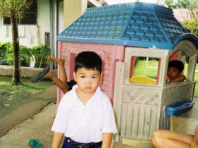 Volunteer with orphans in the Philippines